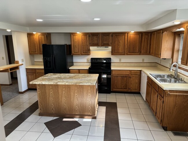 Kitchen - 7255 Gomer Rd