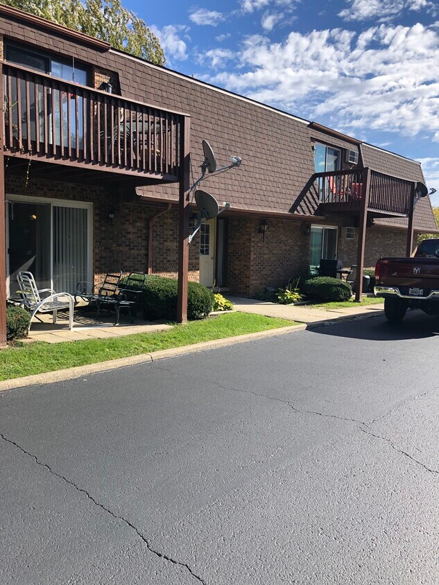 Primary Photo - 1814 Heatherway Ln