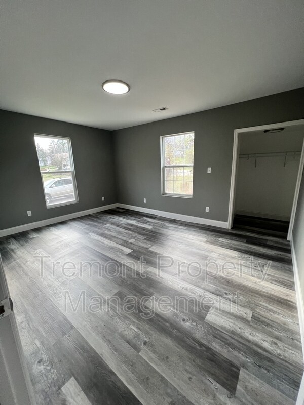 Building Photo - 1100 Tunnel Blvd