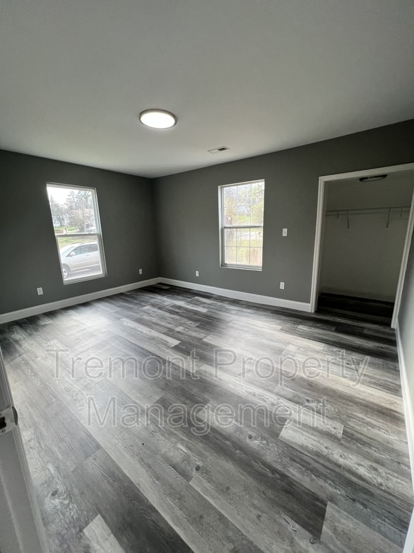 Foto del edificio - 1100 Tunnel Blvd