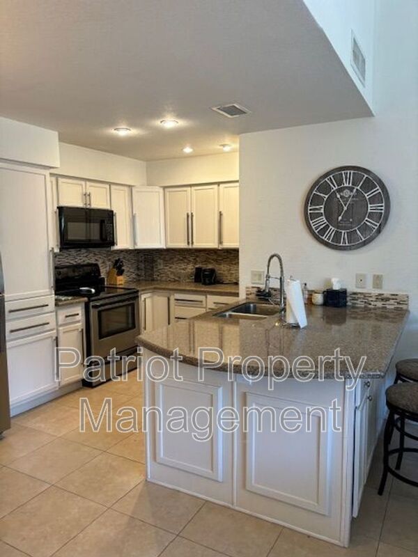 Foto del edificio - 9708-9708 E Vía Linda