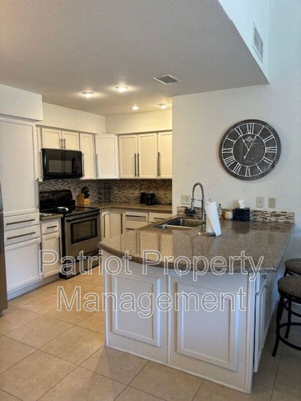 Building Photo - 9708-9708 E Vía Linda