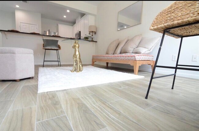 Foto del edificio - 2201 Naomi St