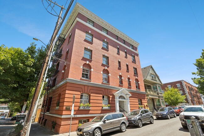 Building Photo - 118 NW King Ave