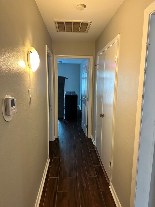 Foto del edificio - 9414 Highmeadow Dr
