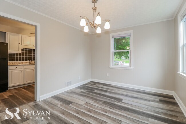 Building Photo - Charming 3BR 1.5BA brick townhome