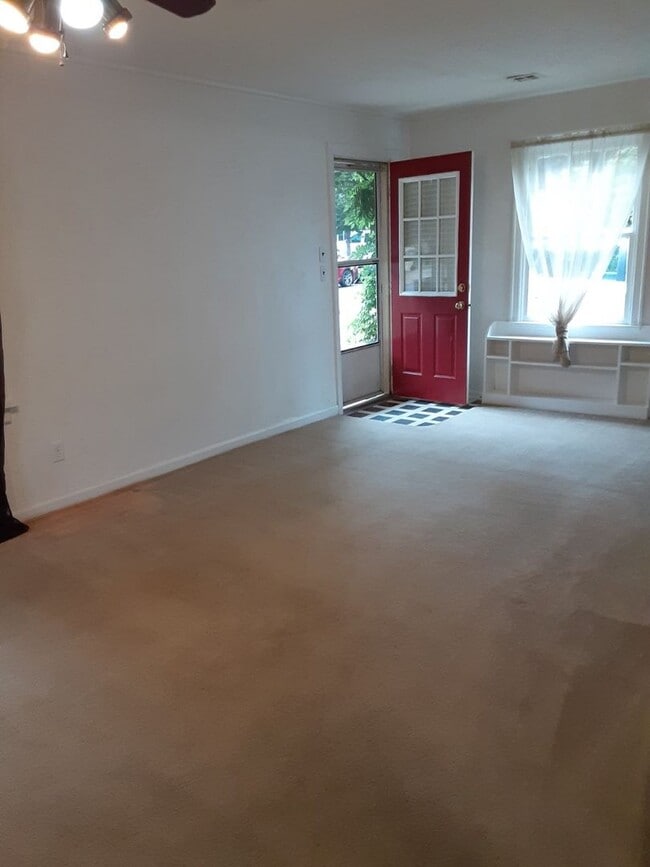 Building Photo - Available Now: 2 Bedroom and 1 bath house ...