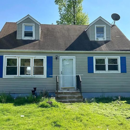 Primary Photo - 170 Sydney Ave