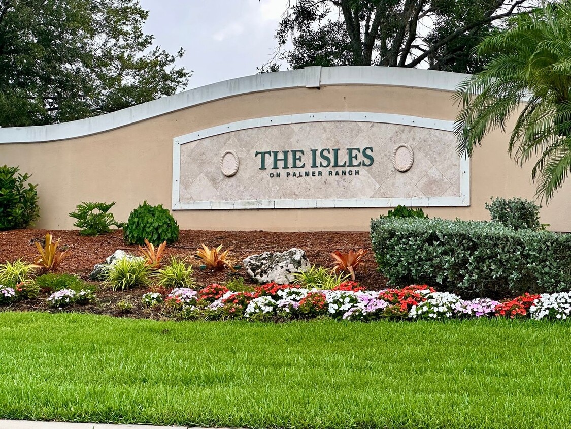 Foto principal - 4-bd, 4-bth in The Isles - One Of Palmer Ranch’s Most Sought After Community