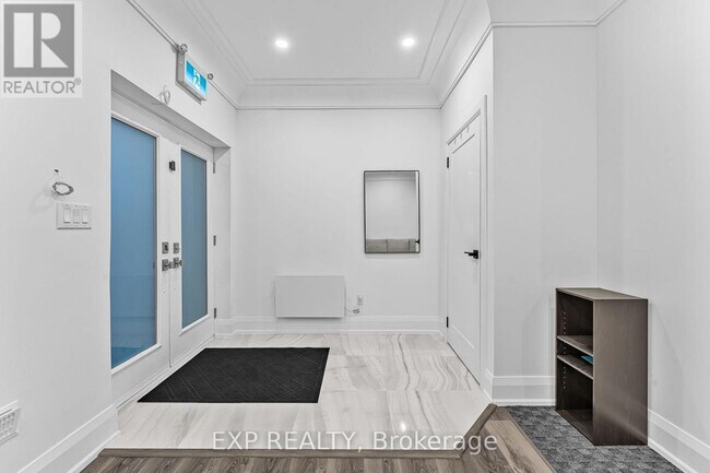 Photo du bâtiment - 330 Maple Ave