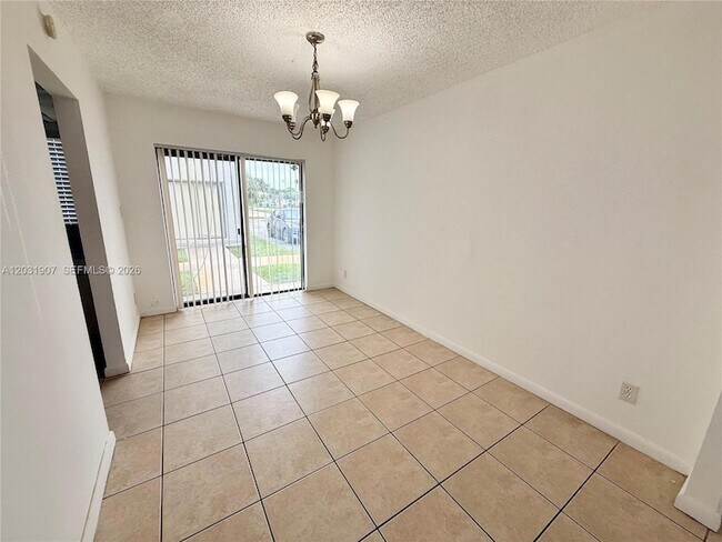 Foto del edificio - 2410 NW 52nd Ave