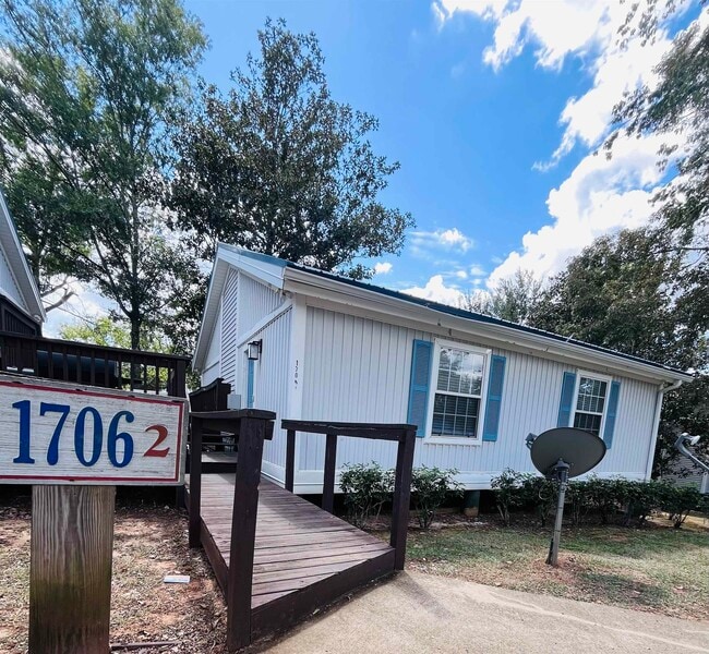 Building Photo - 1706 S Gadsden St