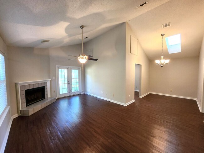 Building Photo - Charming 3 bedroom house near buck lake fo...