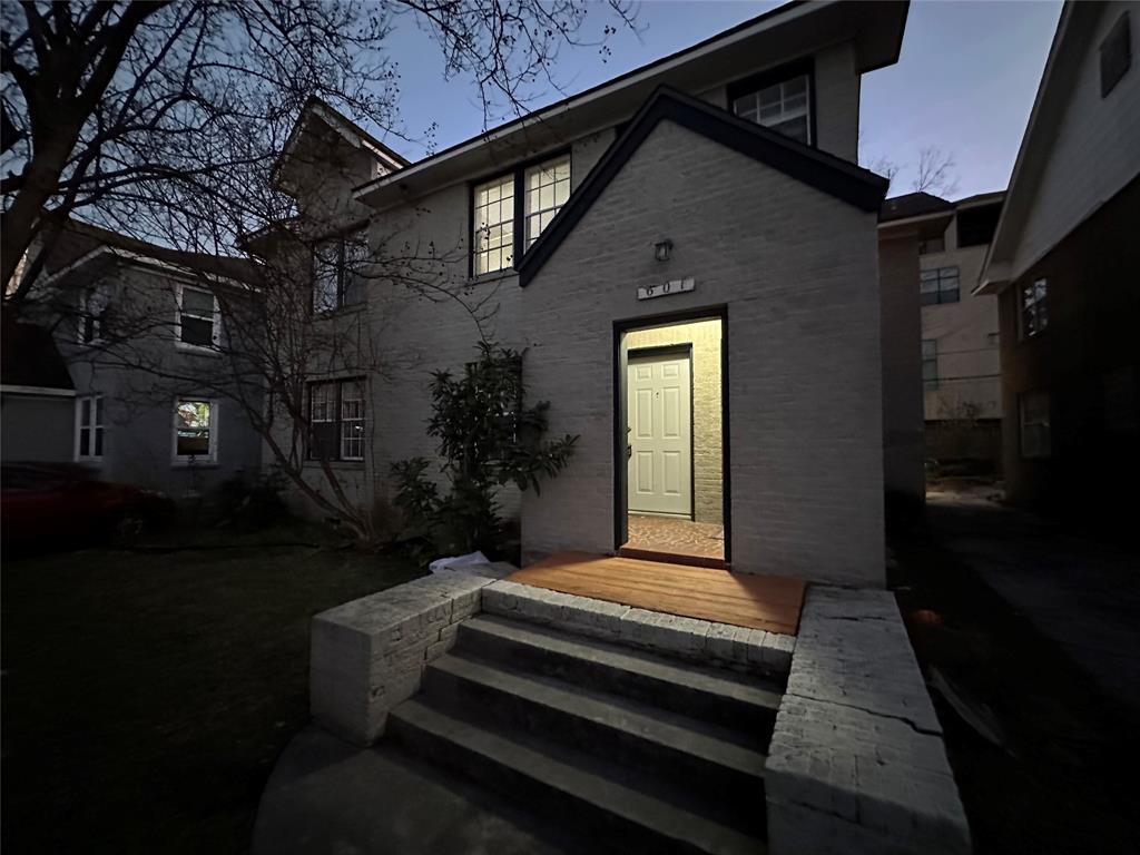 601 W Clay St Unit A, Houston, TX 77019 Room for Rent in Houston, TX