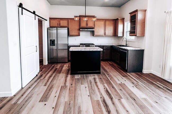 Building Photo - 708 Promenade Dr