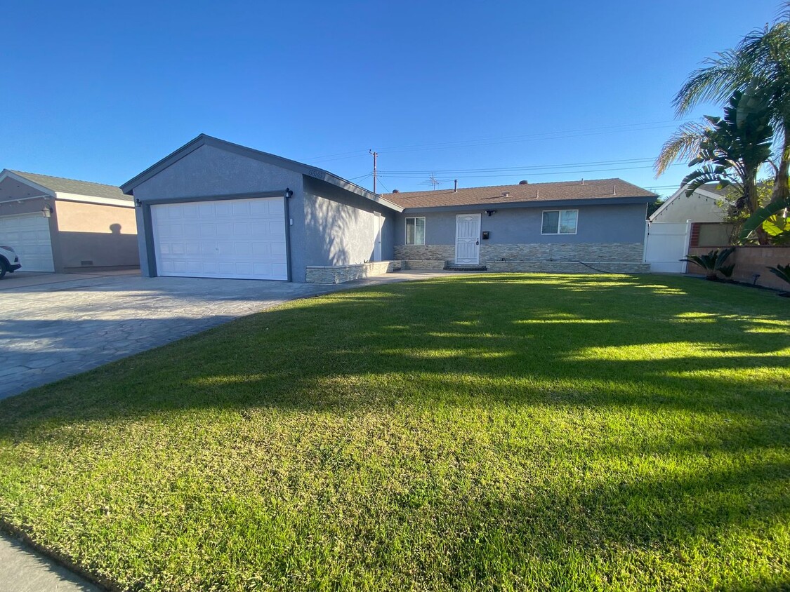 Foto principal - Beautiful Buena Park 4 Bedroom w/ AC For R...