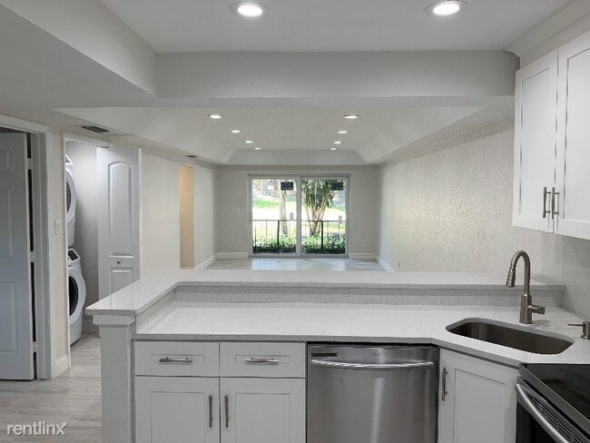 3 Br 3 Bath Apartment 398 W Camino Real Apartment For Rent In