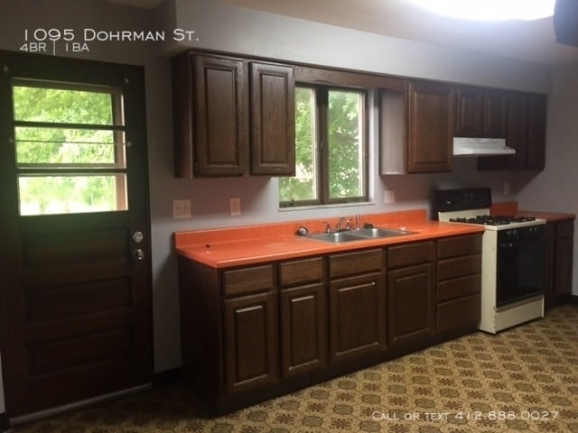 Building Photo - Large  4 Bedroom house in McKees Rocks