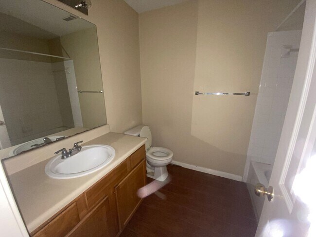 Foto del edificio - 2706 Westhampton Ct