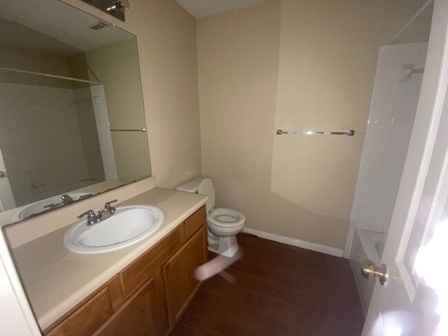 Building Photo - 2706 Westhampton Ct