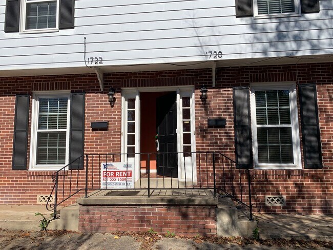 Foto del edificio - 1722 Kavanaugh Blvd