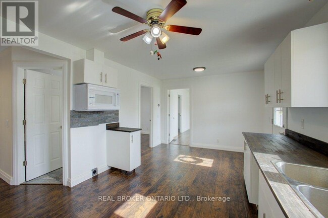 Building Photo - 387 Countess St S