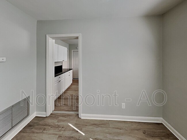 Foto del edificio - 5217 Ortega Forest Dr