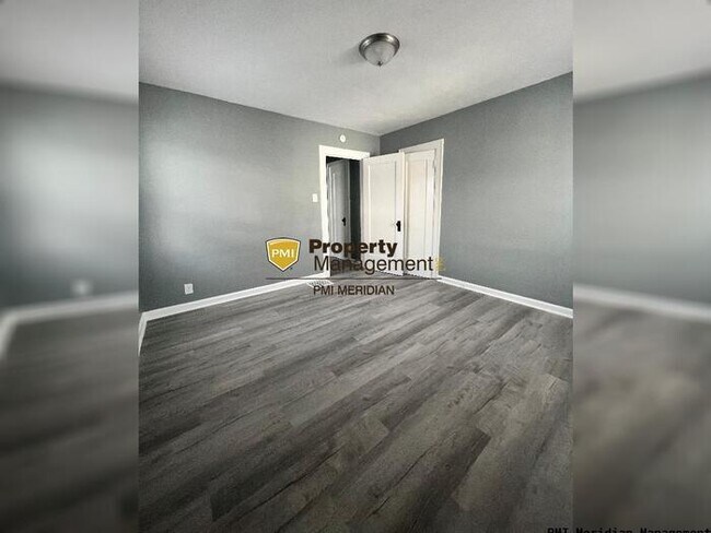 Foto del edificio - 4016 E 11th St - 50% OFF FIRST MONTH'S RENT