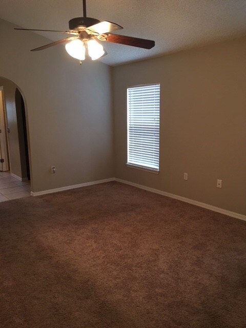 Foto principal - 6761 Fawn Ridge Dr