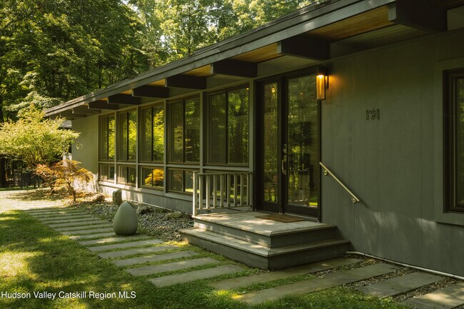 Foto del edificio - 191 Ridge Rd