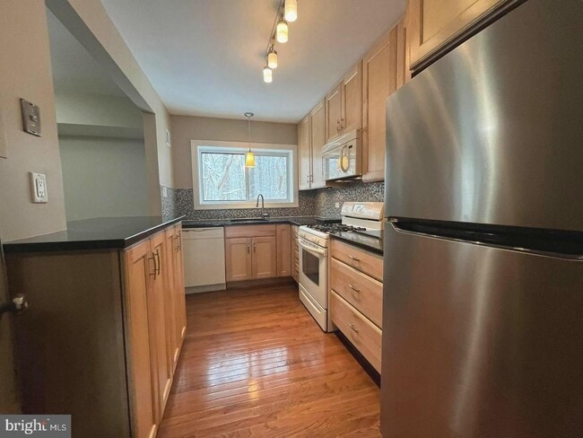 Foto del edificio - 10619 Weymouth St