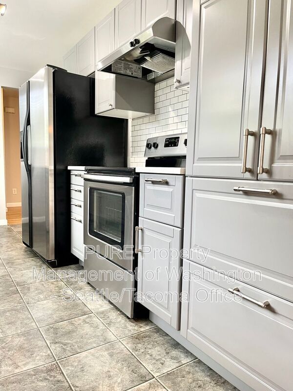 Building Photo - 2032 NE 177th St
