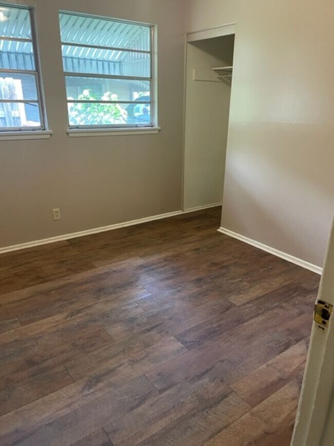 Foto del edificio - 411 Lindenwood Dr