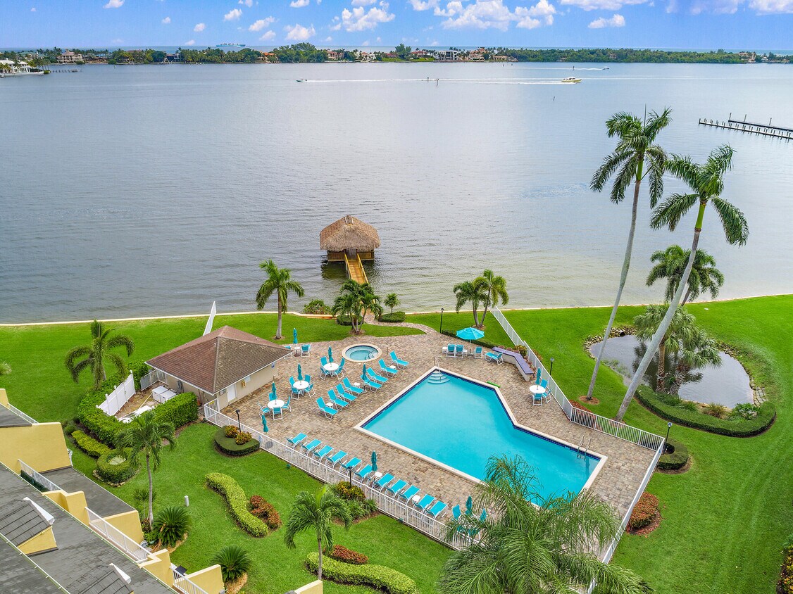 Foto principal - 155 N Lakeshore Dr