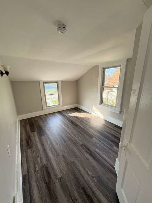 Building Photo - Spacious Single Family Home in Willowick