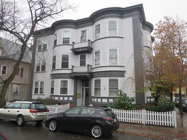 Foto del edificio - 14 Sanborn Ave