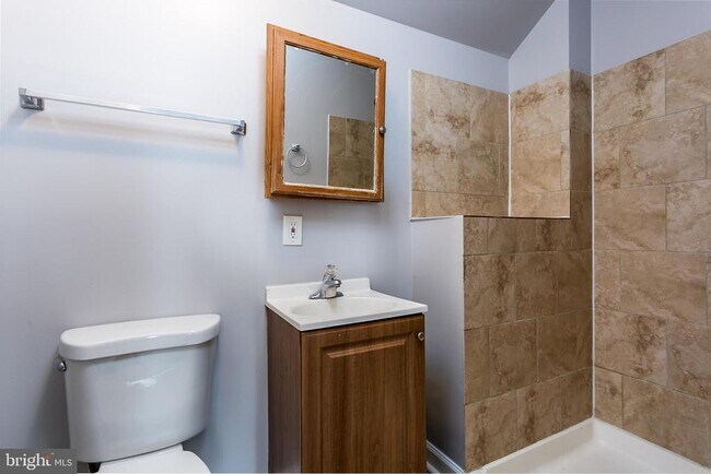 Building Photo - 3021 Wolcott Ave