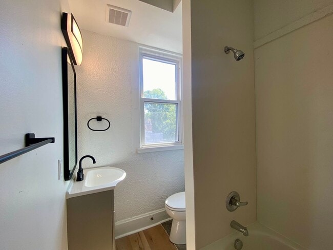 Building Photo - PRE LEASE FOR AUGUST 2025 Newly Renovated ...