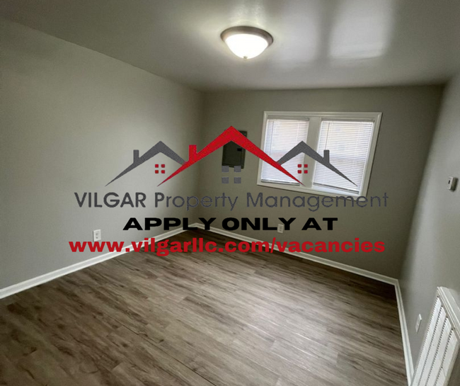 Building Photo - 4855 White Oak Ave