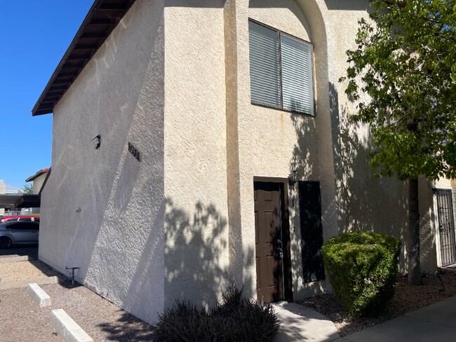 Foto del edificio - 2432 E Tracy Ln