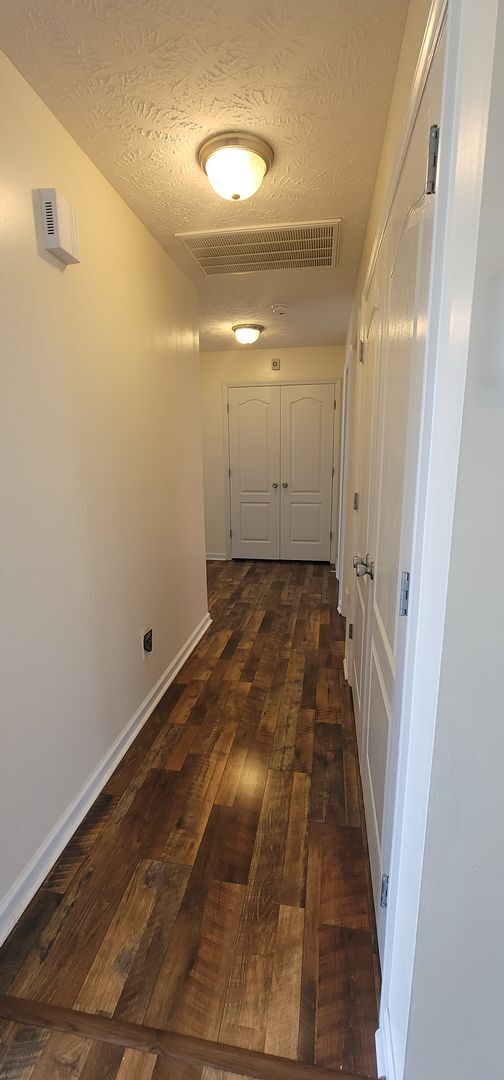 Foto del edificio - Beautiful 3 Bedro Brick Ranch Home w/ Bonus Room- Minutes from Interstate and Close to Shopping.