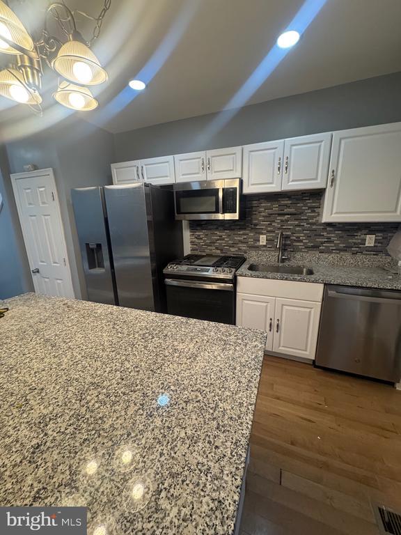 Building Photo - 3221 Lyndale Ave