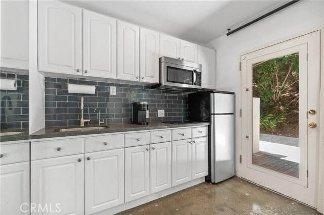 Building Photo - 8787 Shoreham Dr