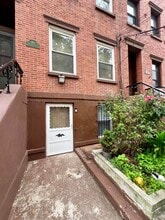 Building Photo - 142 Erie St
