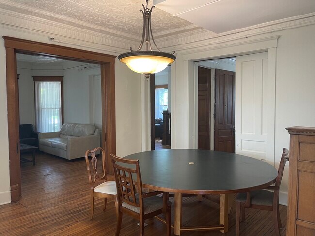 Building Photo - 508 W Elm St