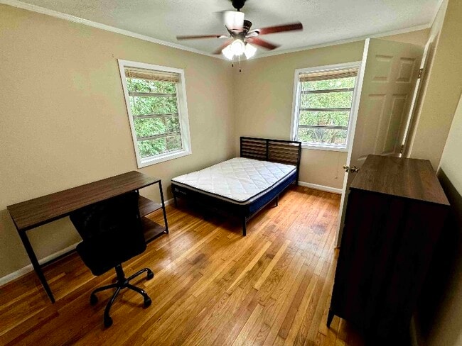 Photo - 1962 Maple Dr House