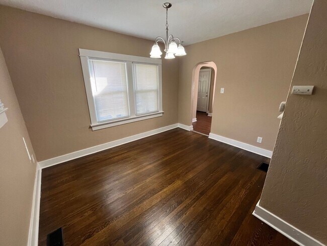 Building Photo - 4012 Old Riverside Dr
