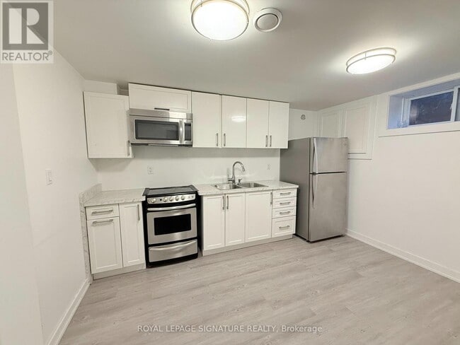 Photo du bâtiment - 38 Burnhamthorpe Rd W