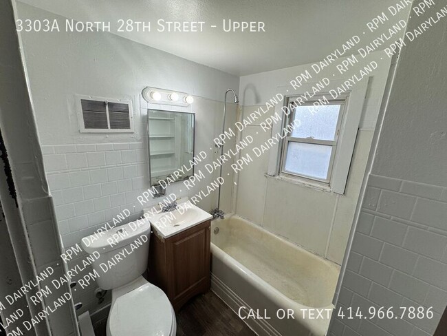 Building Photo - Charming 3-Bedroom, 1-Bathroom Upper Unit ...