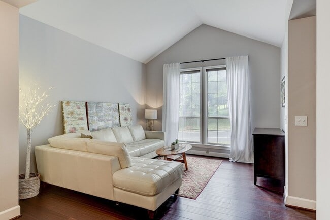 Building Photo - Beautiful home in the Woodlands